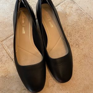 Used Women black size 6 heels leather Clarks shoes